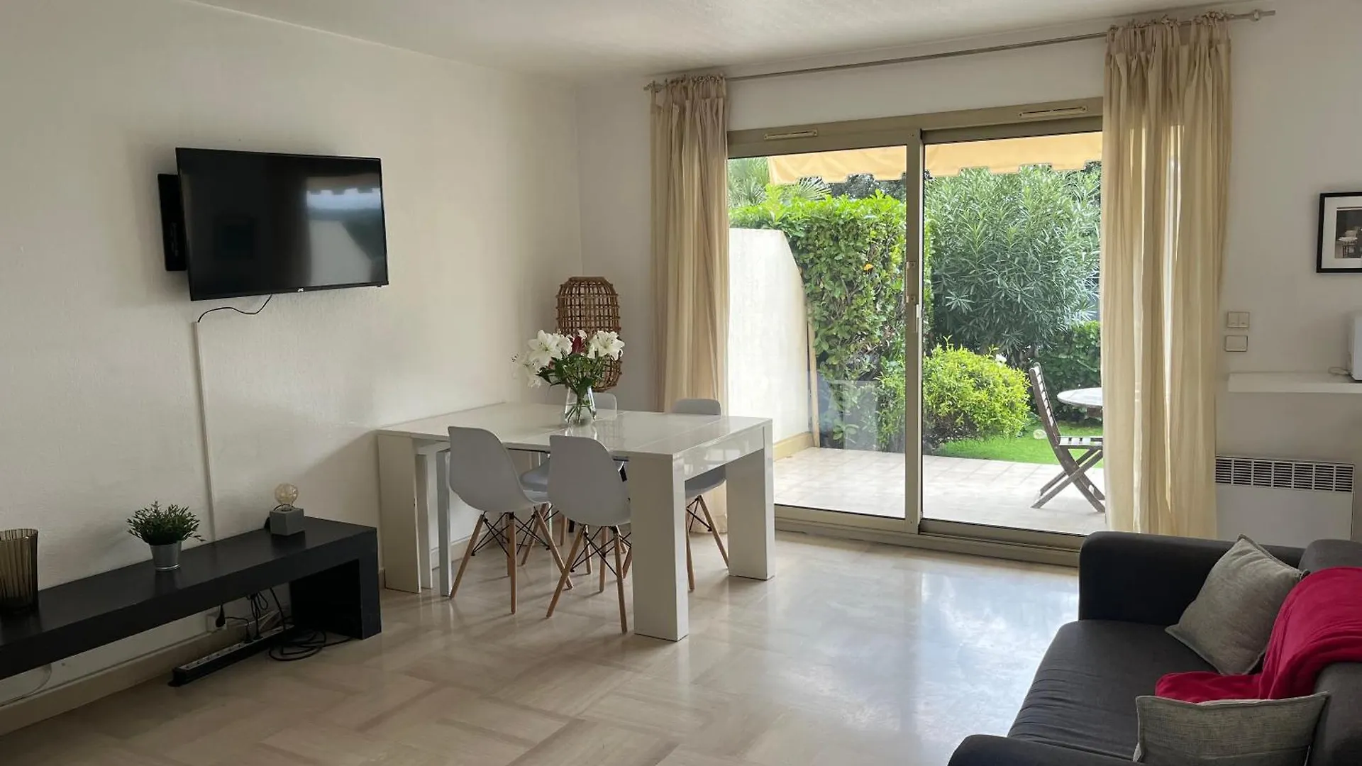 Grand Studio Sur Les Hauteurs De Cannes Mougins Apartment